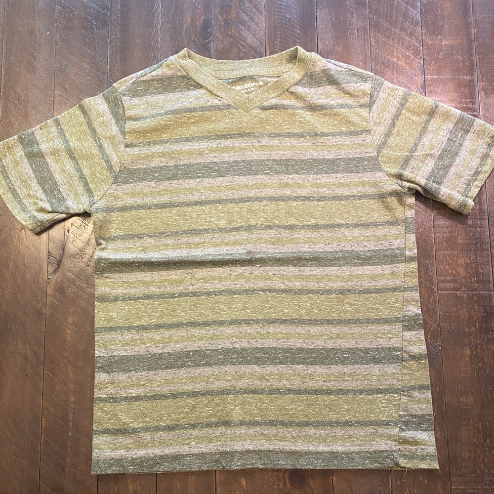 ARIZONA JEAN CO Boys shirt size 8 - Green V-neck Striped